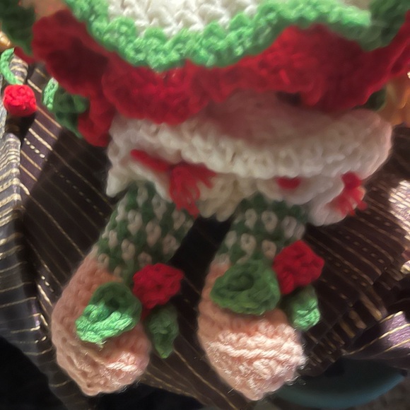 Vintage hand crocheted strawberry short cake doll - Picture 4 of 4